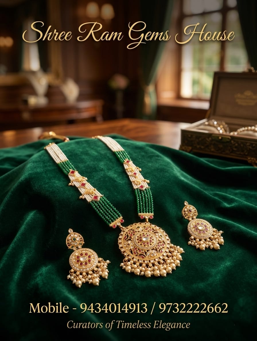 The Emerald Blossom Set Neckless