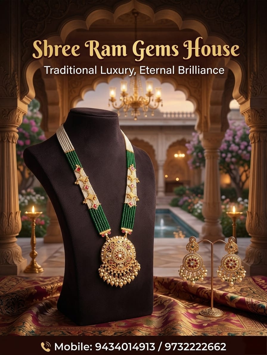 The Emerald Blossom Set Neckless